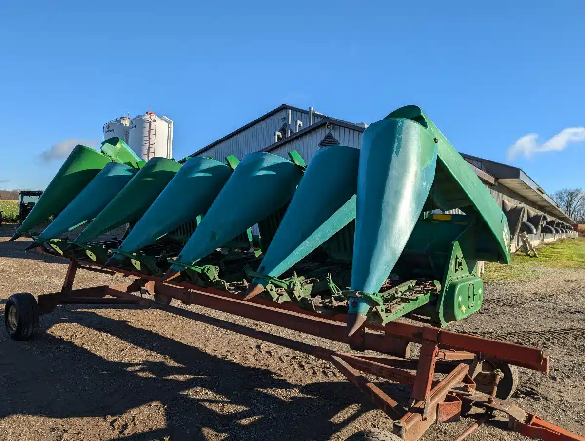 Gallery image 1 for Used John Deere 693 Header - Row Crop
