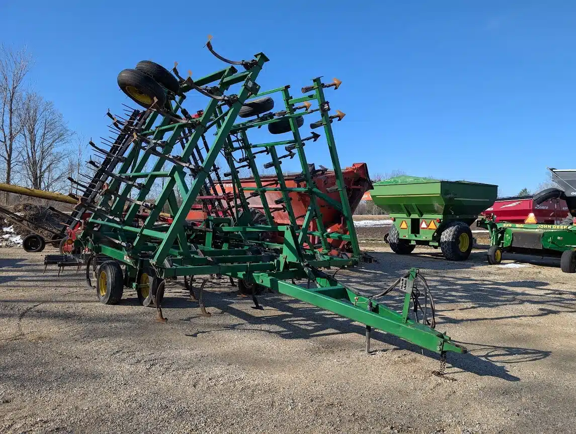 Gallery image 1 for Used John Deere 980 Cultivator
