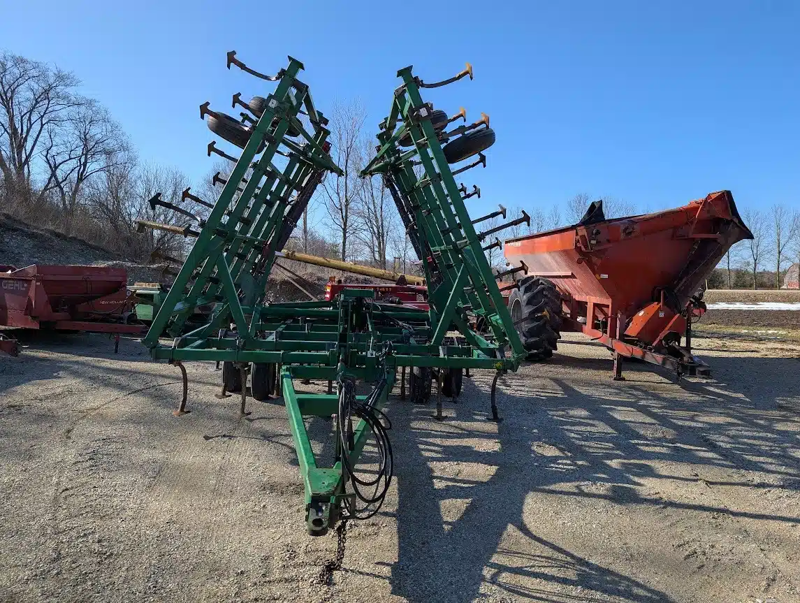 Gallery image 2 for Used John Deere 980 Cultivator