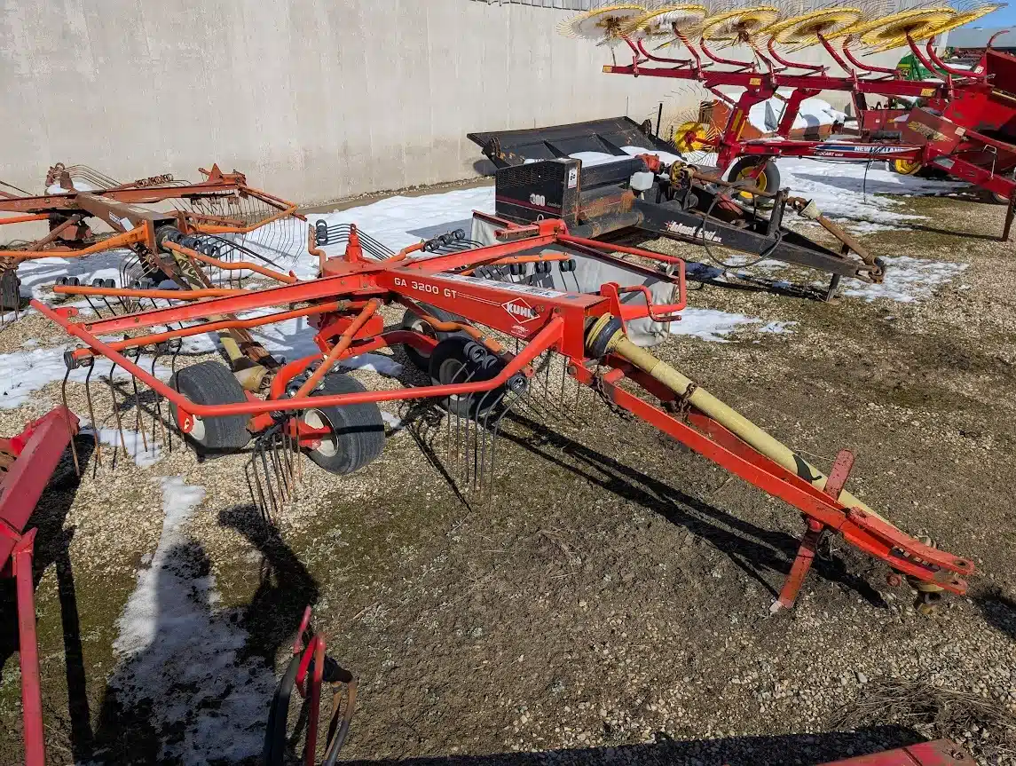 Gallery image 2 for Used Kuhn GA 3200 GT Rake