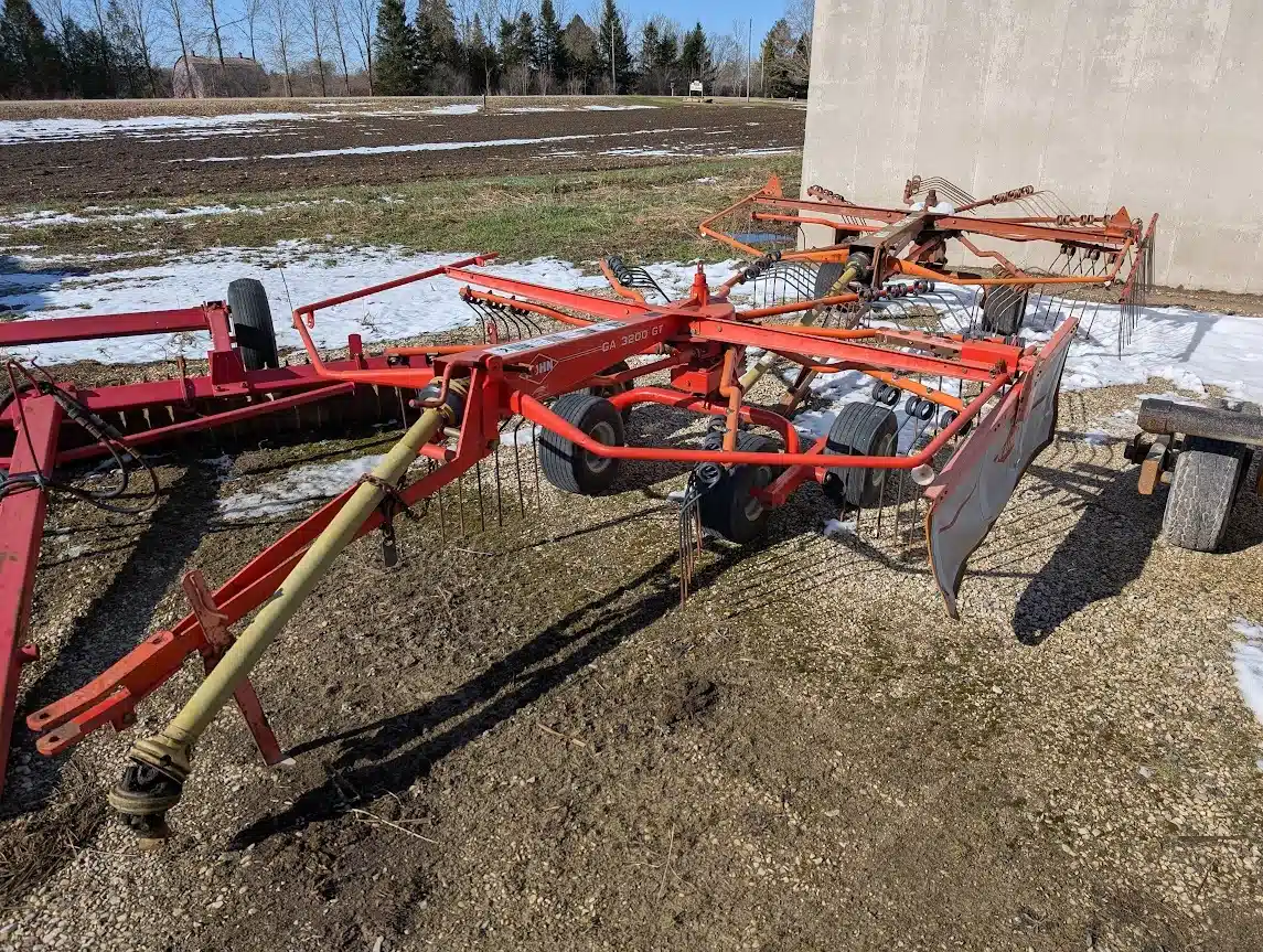 Gallery image 1 for Used Kuhn GA 3200 GT Rake