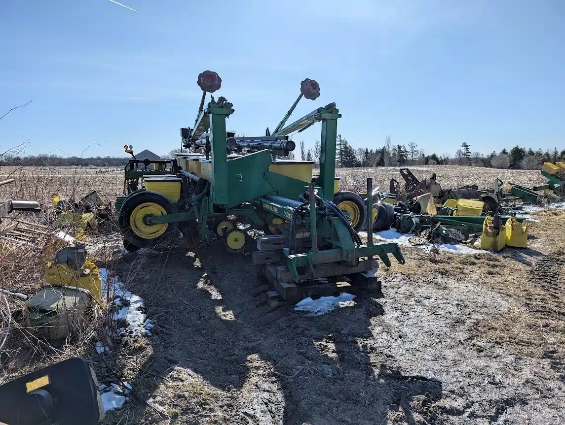 Gallery image 2 for Used John Deere 7200 Planter