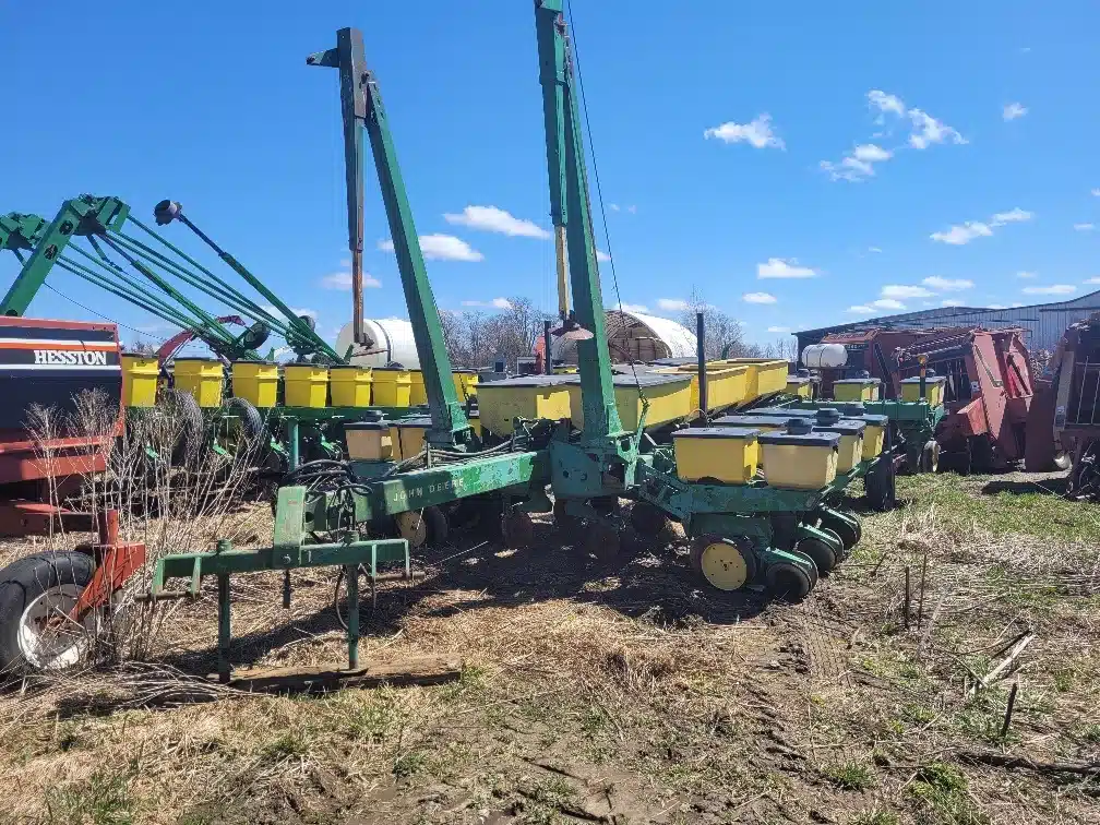 Gallery image 1 for Used John Deere 7000 Planter