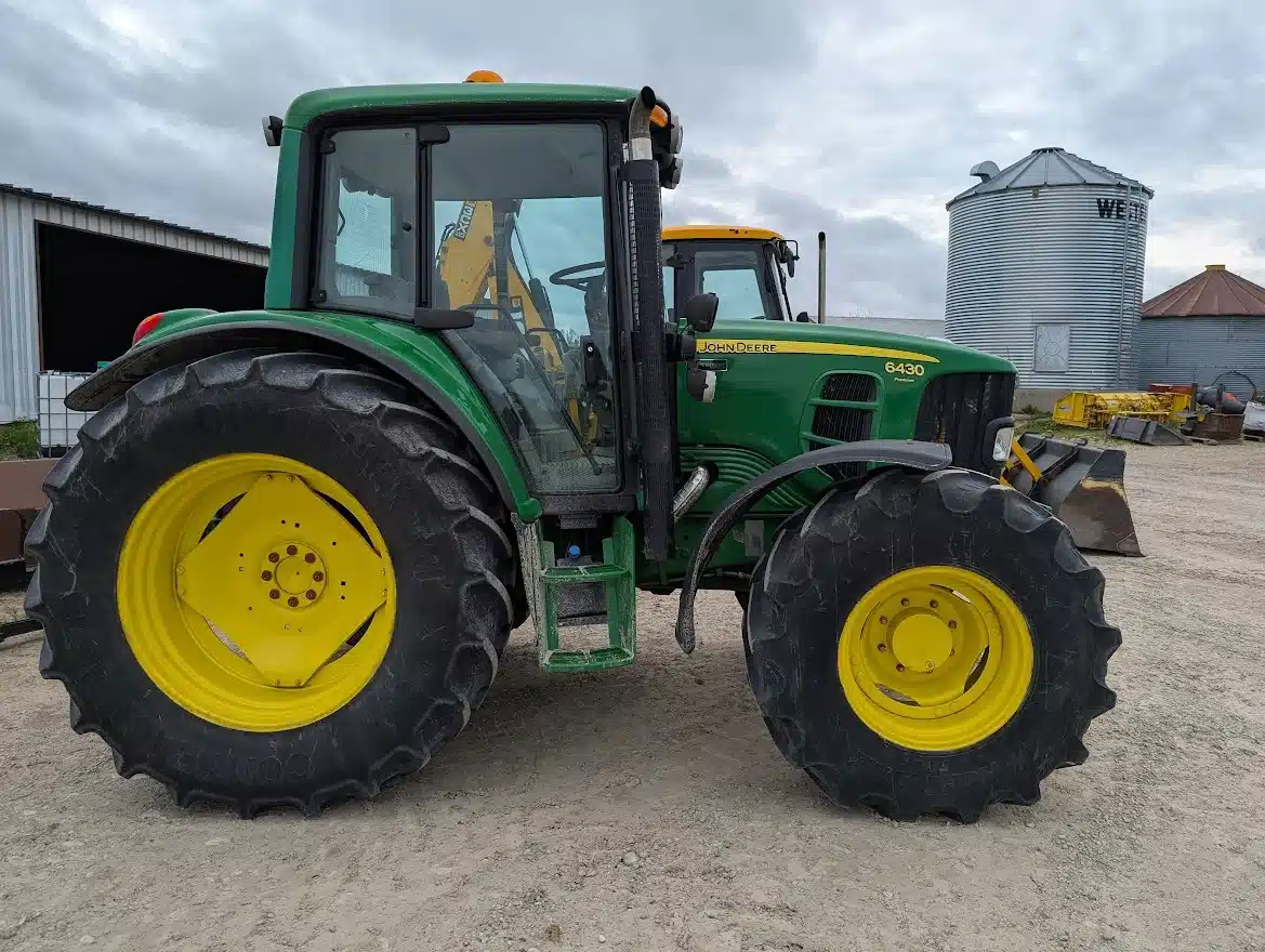Gallery image 2 for Used John Deere 6430 PREMIUM Tractor