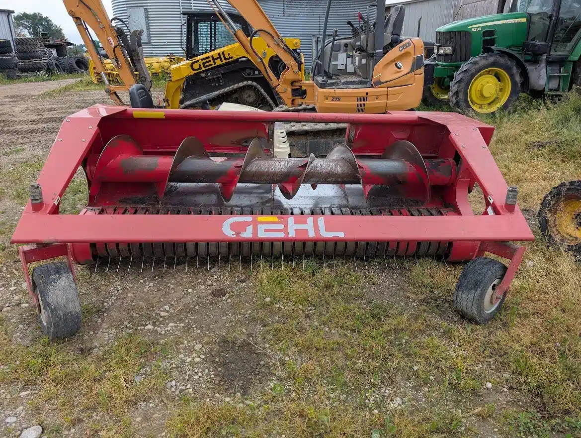 Gallery image 1 for Used Gehl 1240 Header - Pickup