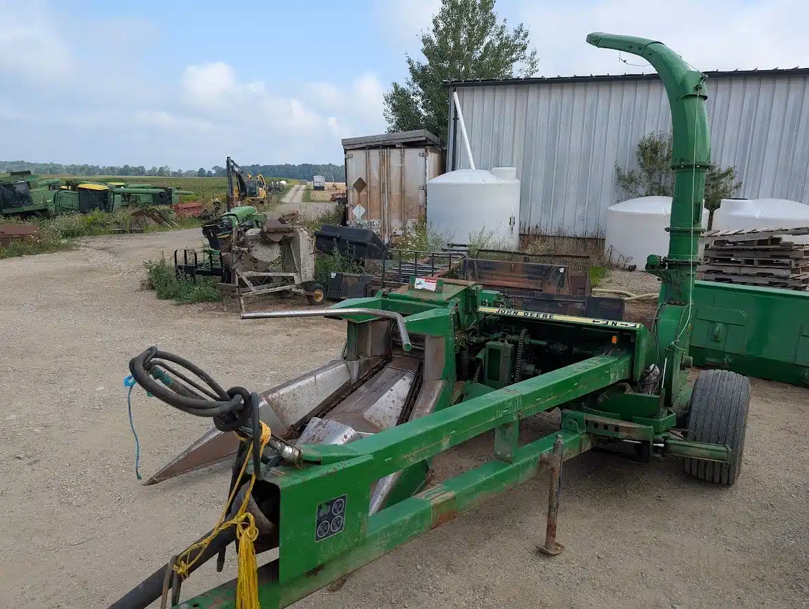 Gallery image 2 for Used John Deere 3950 Forage Harvester