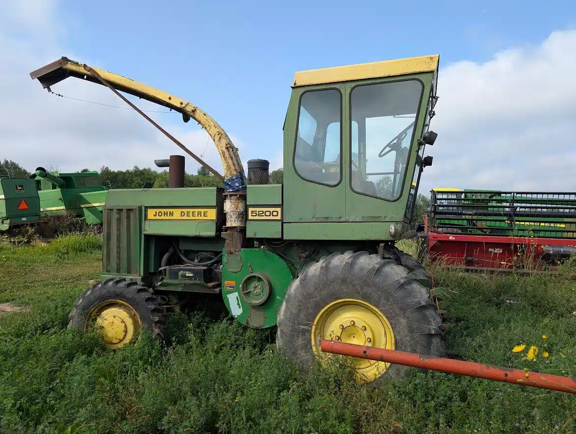 Gallery image 1 for Used John Deere 5200 Forage Harvester