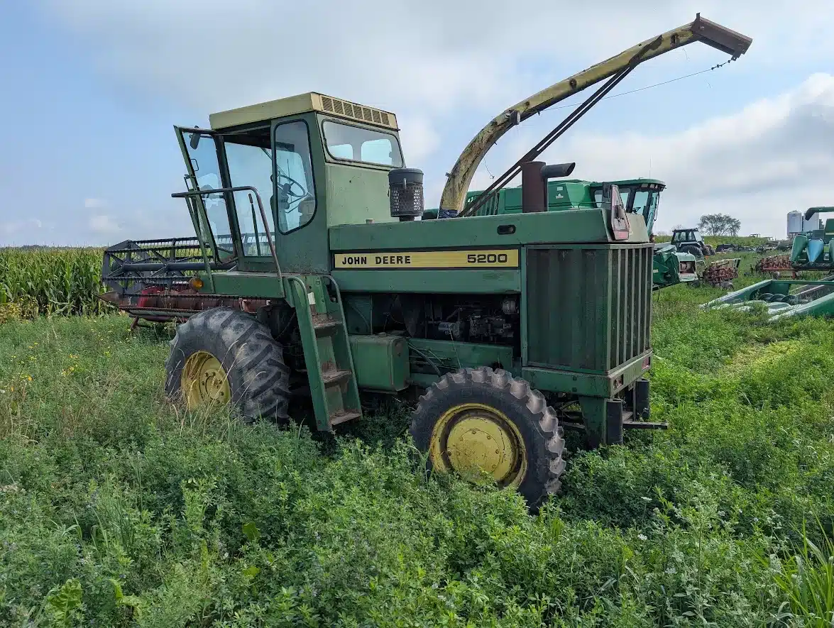 Gallery image 2 for Used John Deere 5200 Forage Harvester