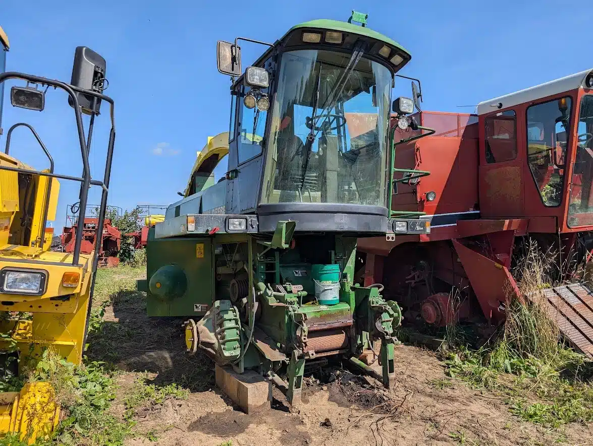 Gallery image 1 for Used John Deere 6910 Forage Harvester