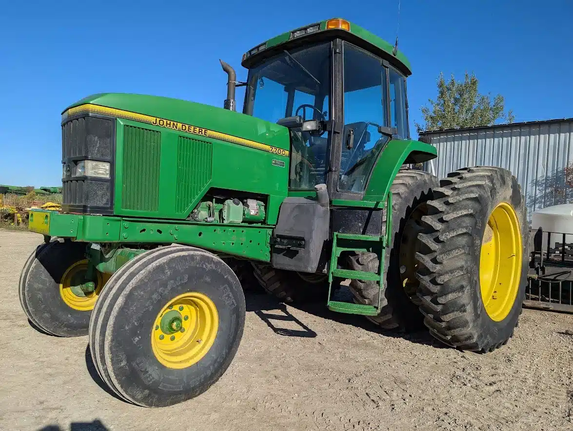 Gallery image 1 for John Deere 7700 Tractor