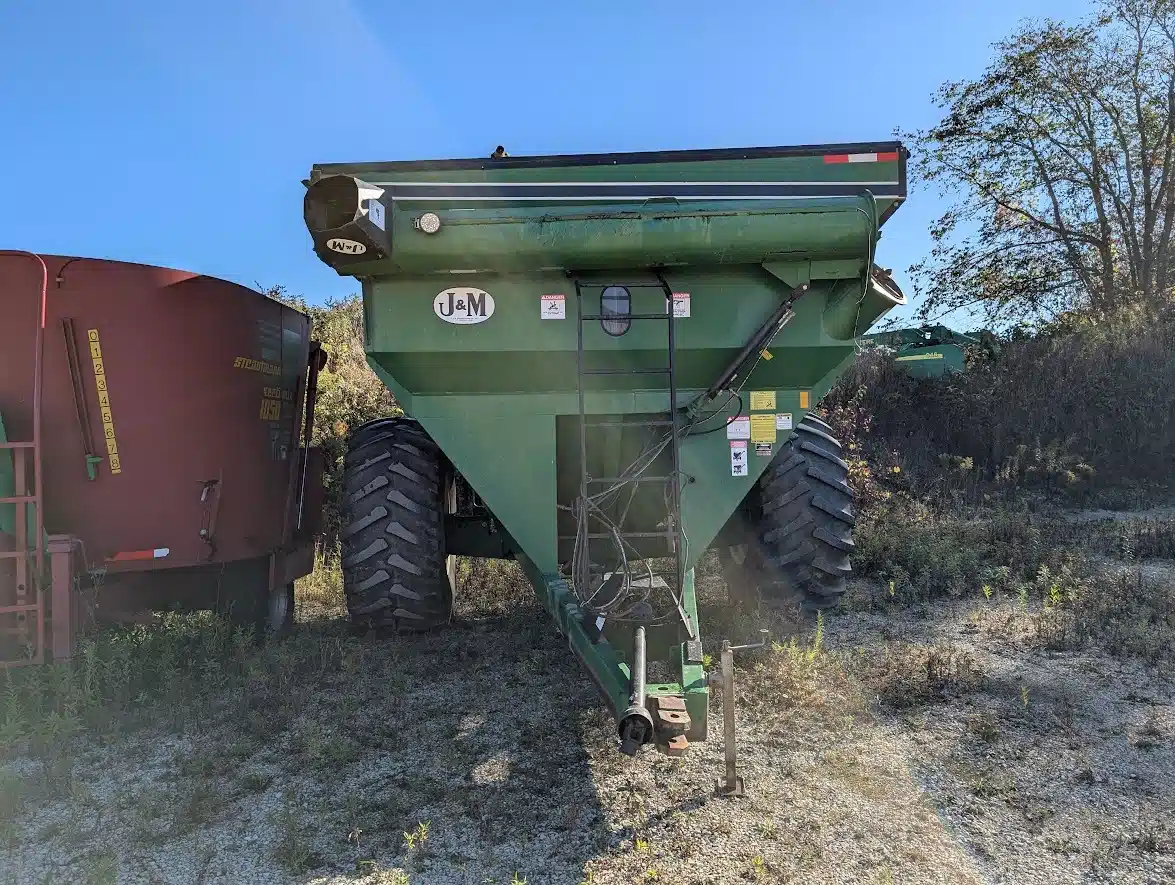 Gallery image 2 for Used J&M 620 Grain Cart