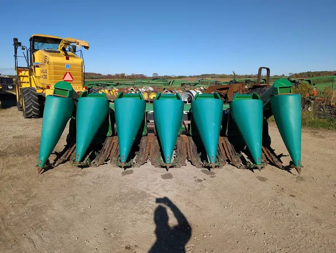 Gallery image 2 for Used John Deere 693 Header - Row Crop