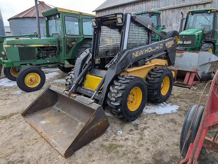 Photo de la Galerie 1 pour New Holland LX885 chargeuse à direction à glissement