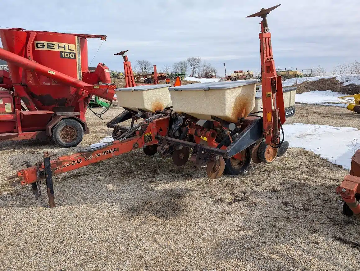 New Idea Kinze Planter