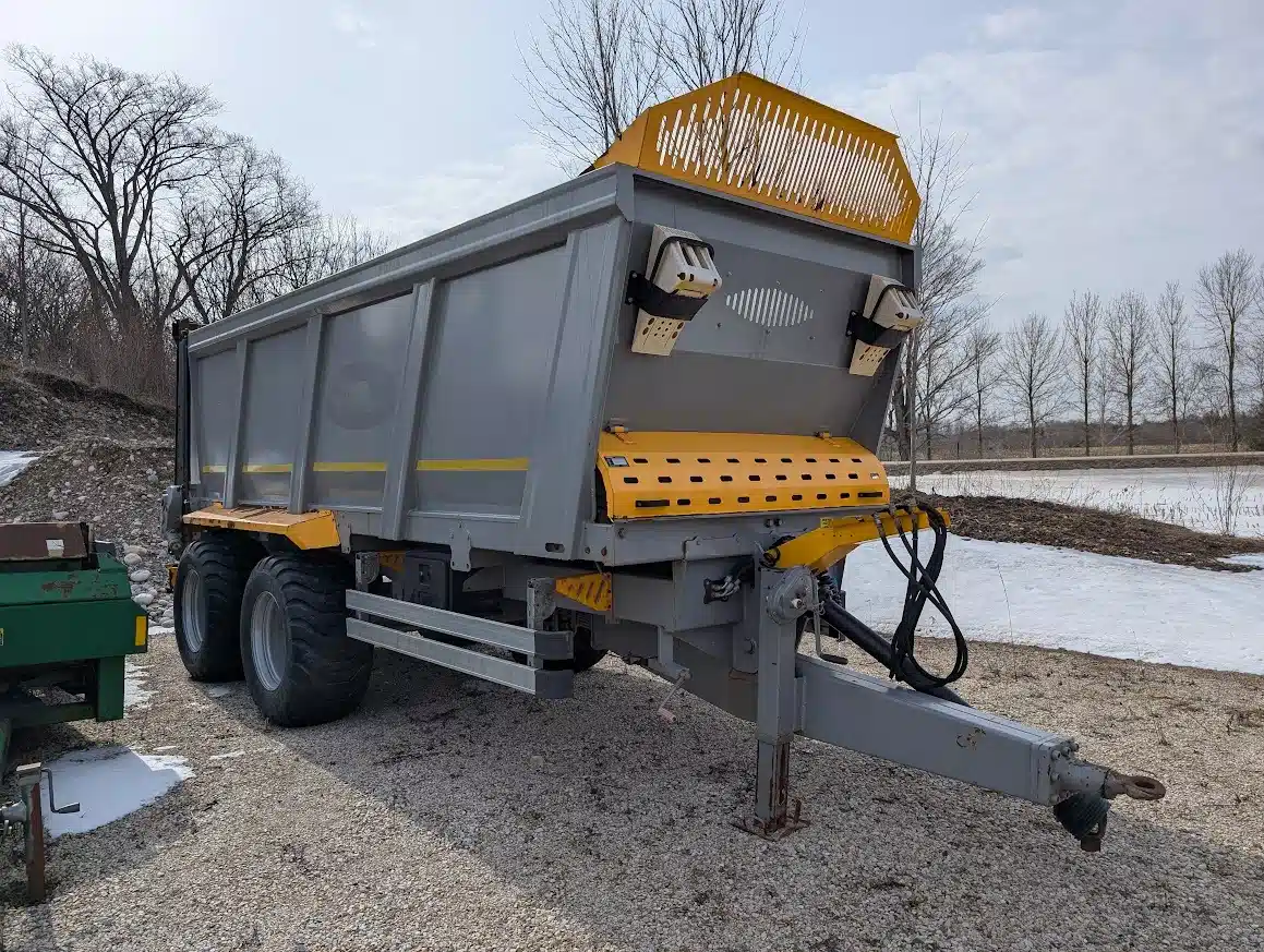 Begin 3KGD 44150 Manure Spreader