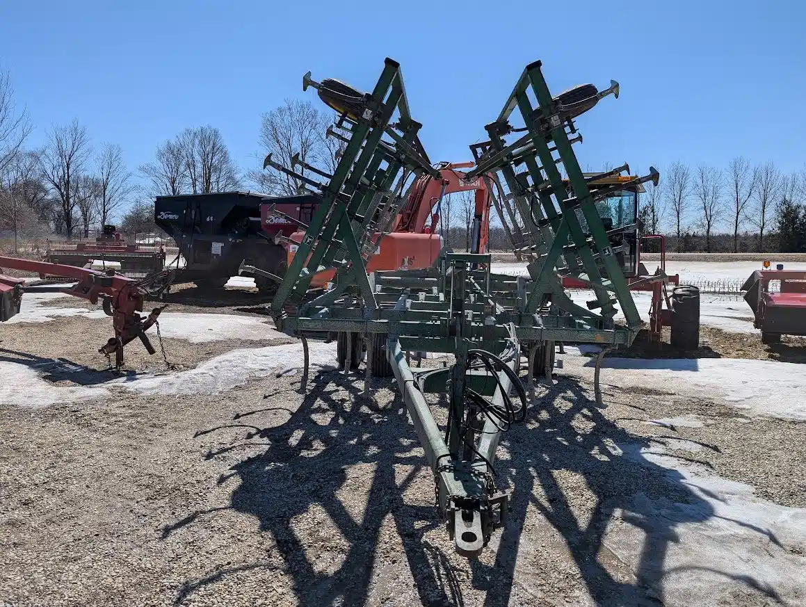 Gallery image 2 for John Deere 980 Cultivator