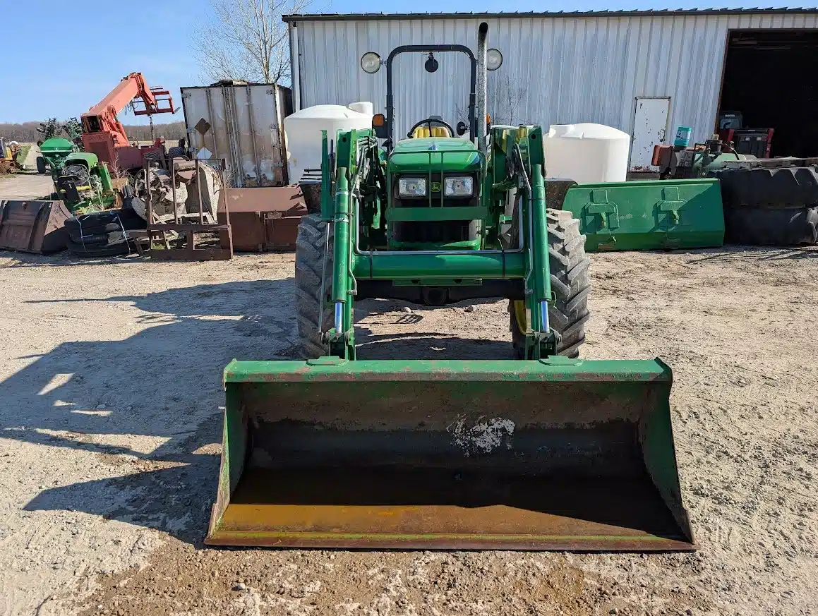 Photo de la Galerie 2 pour John Deere 5225 Tracteur