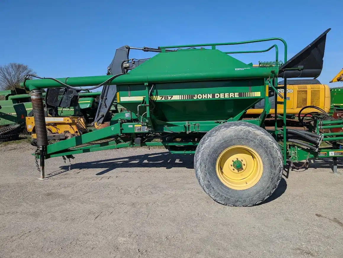 Gallery image 2 for John Deere 787 Air Cart