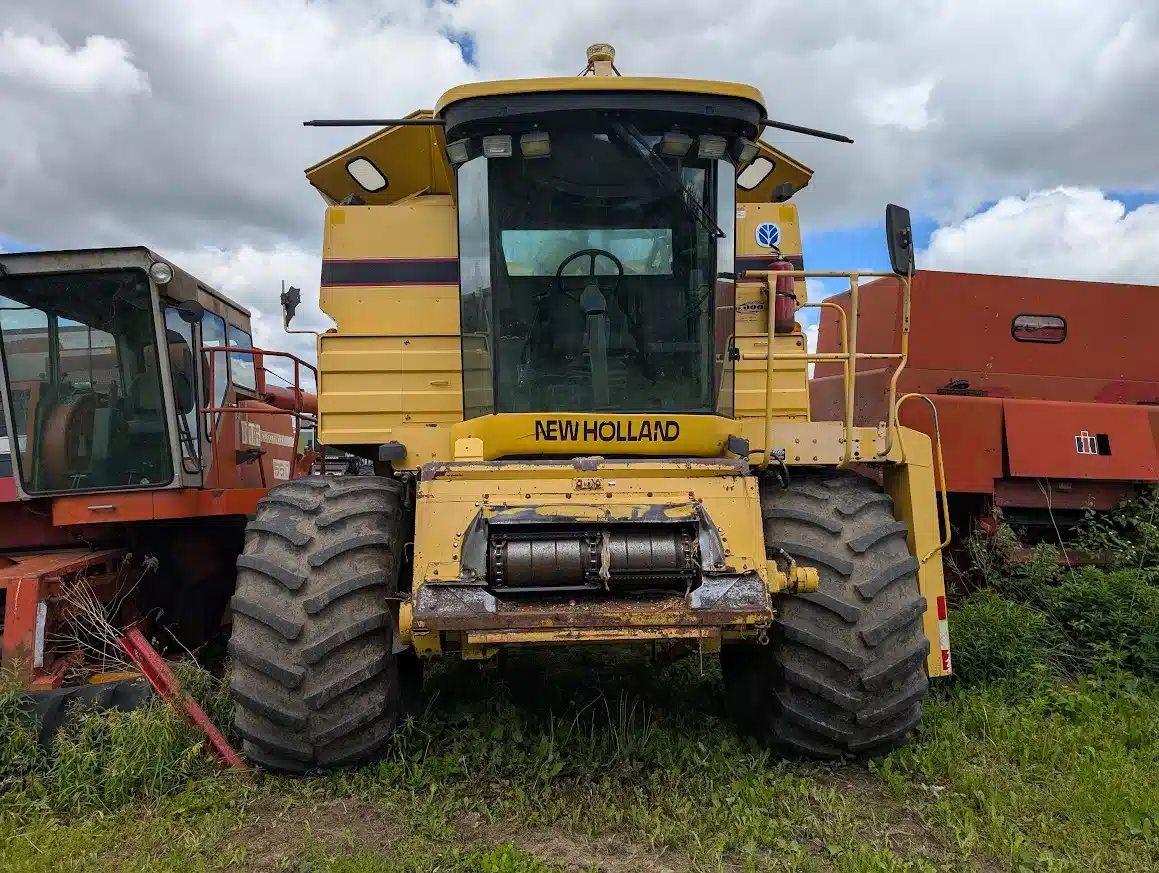 Gallery image 2 for New Holland TR98 Combine