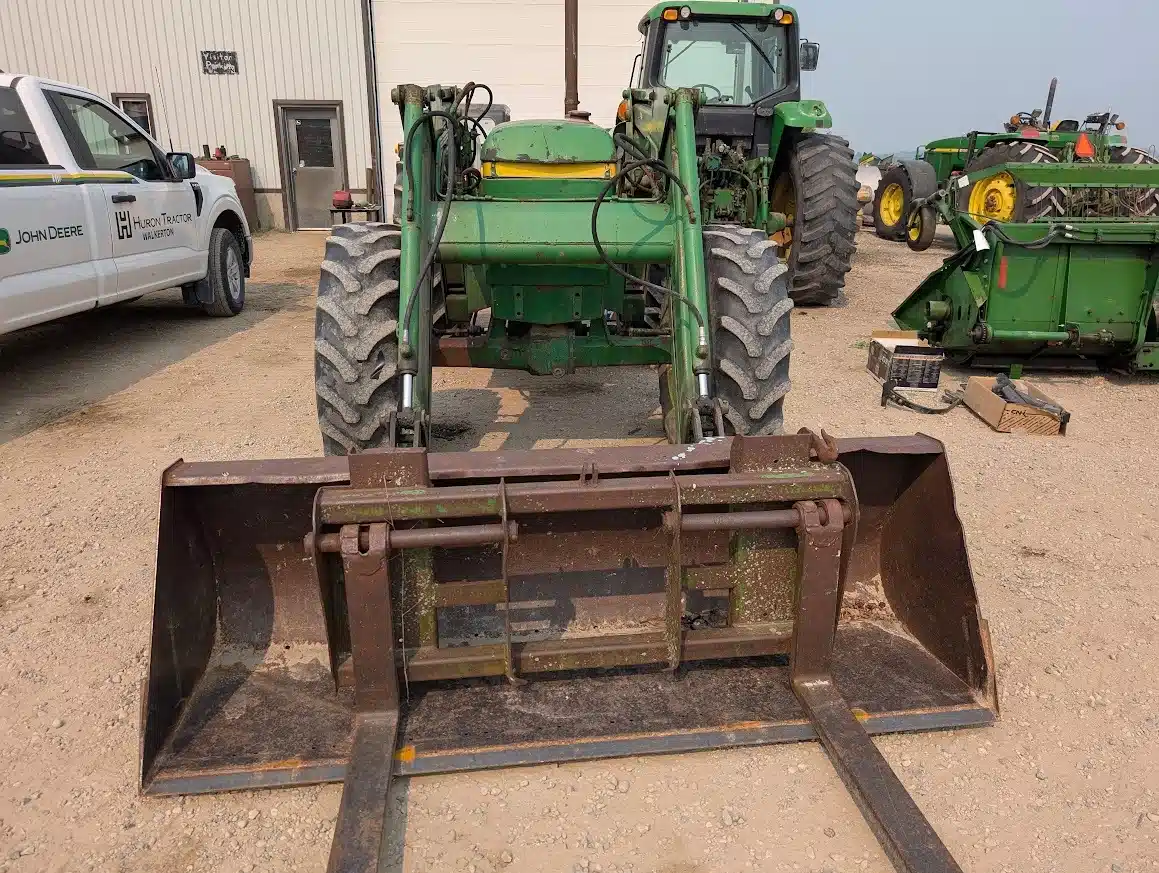 Gallery image 2 for John Deere 2550 Tractor