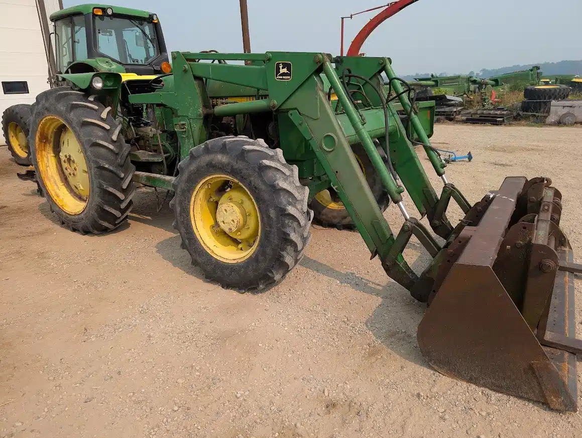 Gallery image 1 for John Deere 2550 Tractor