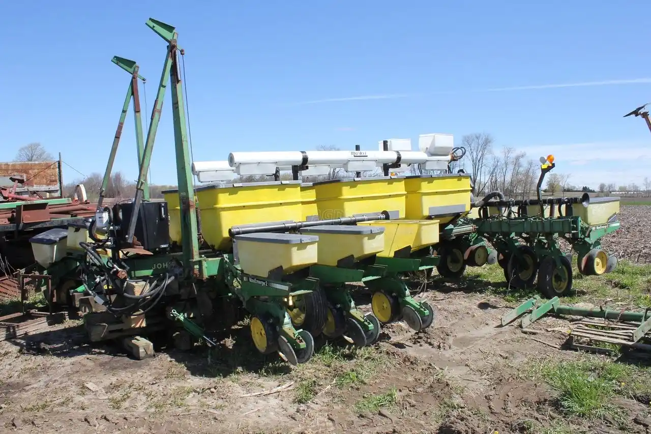 Gallery image 1 for Used John Deere 7200 Planter