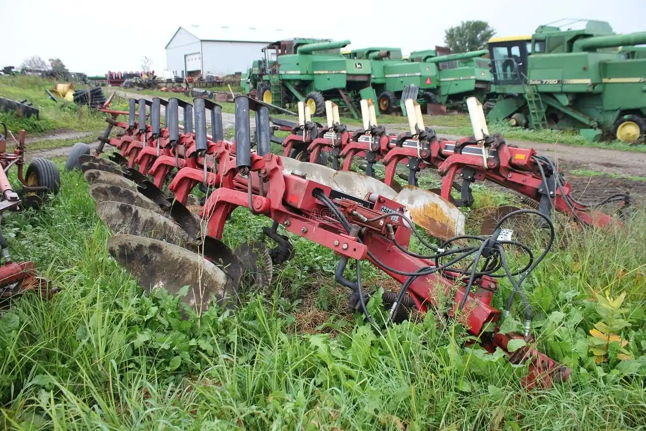 Gallery image 1 for Used Case IH 735 Plow