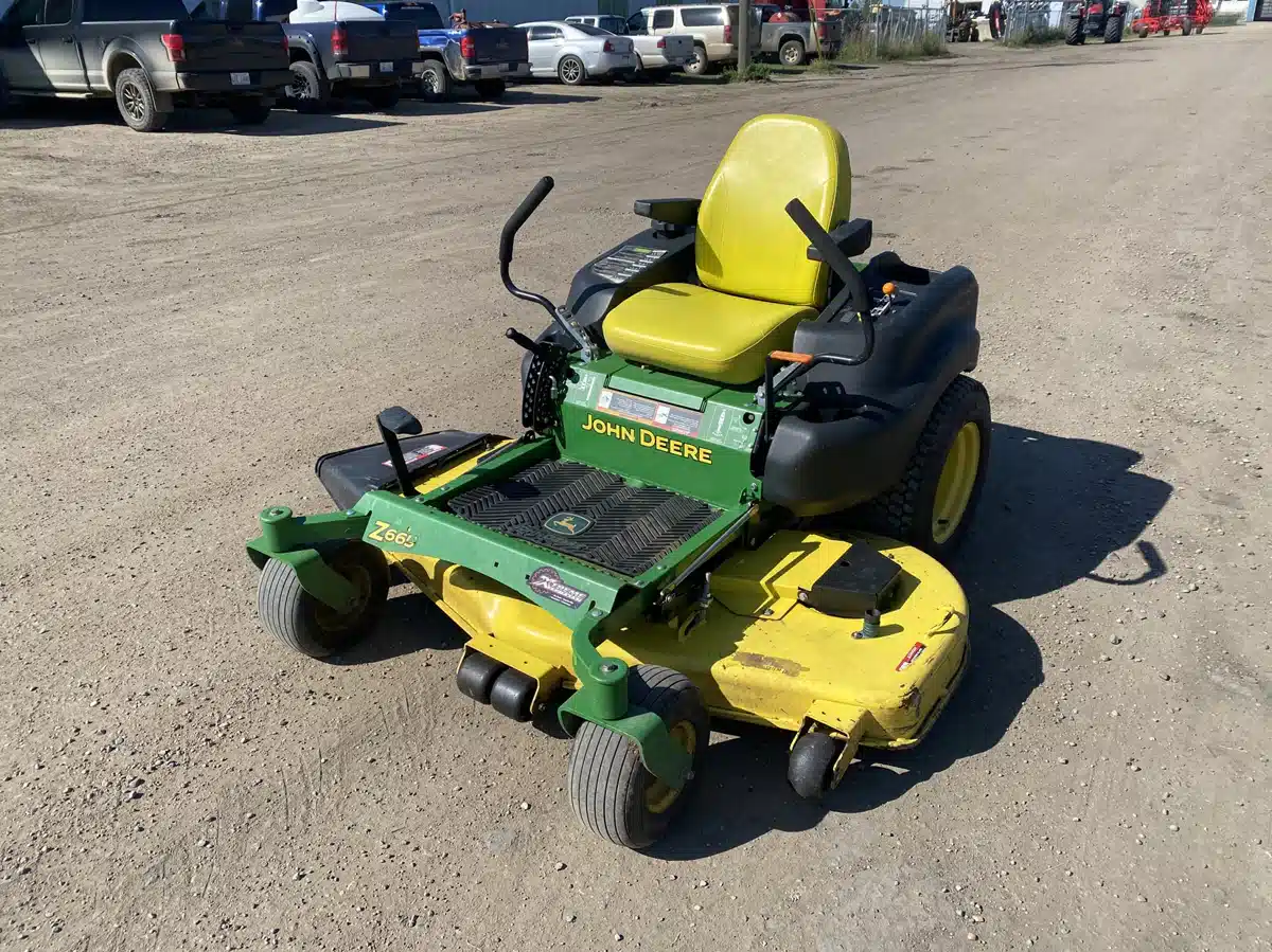 Photo de la Galerie 1 pour Usagé 2012 John Deere Z665 Tondeuse à rayon de braquage zéro