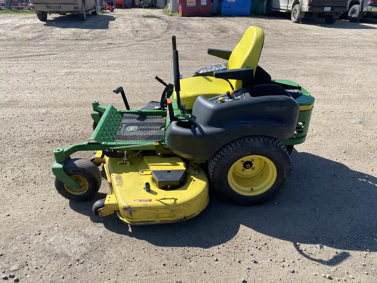 Photo de la Galerie 2 pour Usagé 2012 John Deere Z665 Tondeuse à rayon de braquage zéro