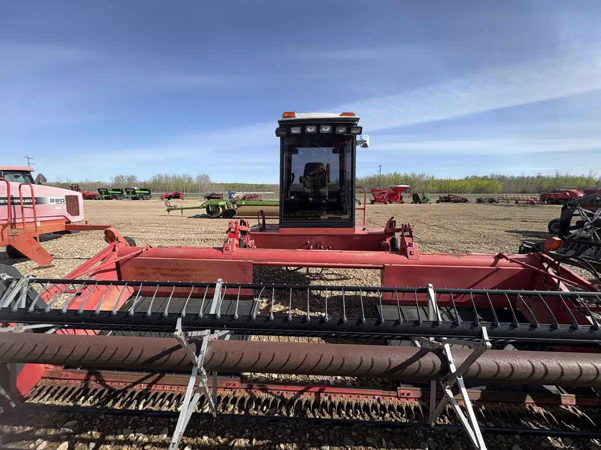 Gallery image 2 for Used 1998 Massey Ferguson 220 Windrower