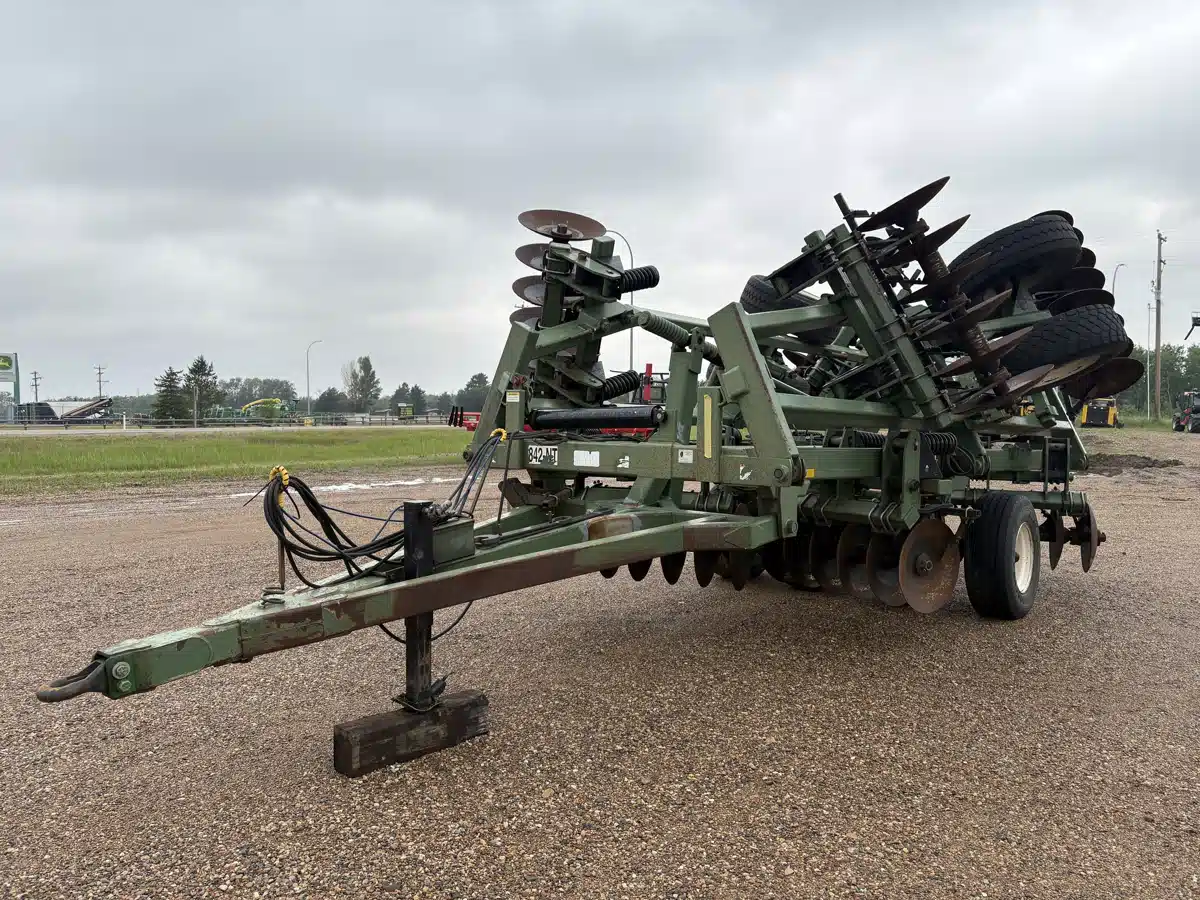 Used 2010 Wishek 842NT Disc