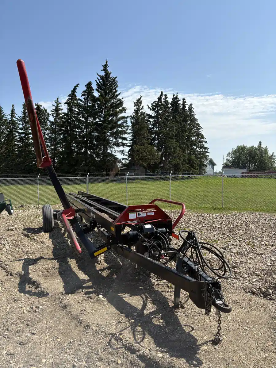 Gallery image 1 for 2015 Buhler Farm King 1450 Bale Mover