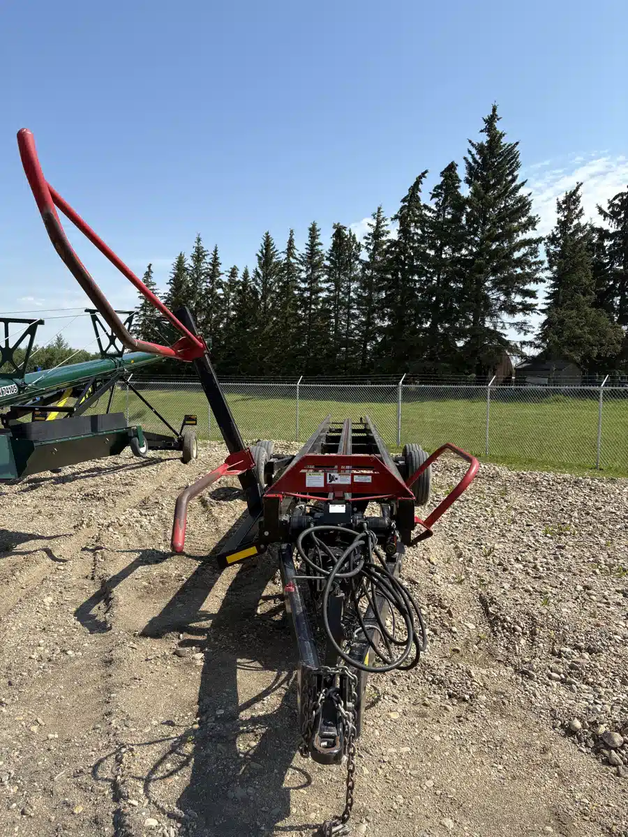 Gallery image 2 for 2015 Buhler Farm King 1450 Bale Mover