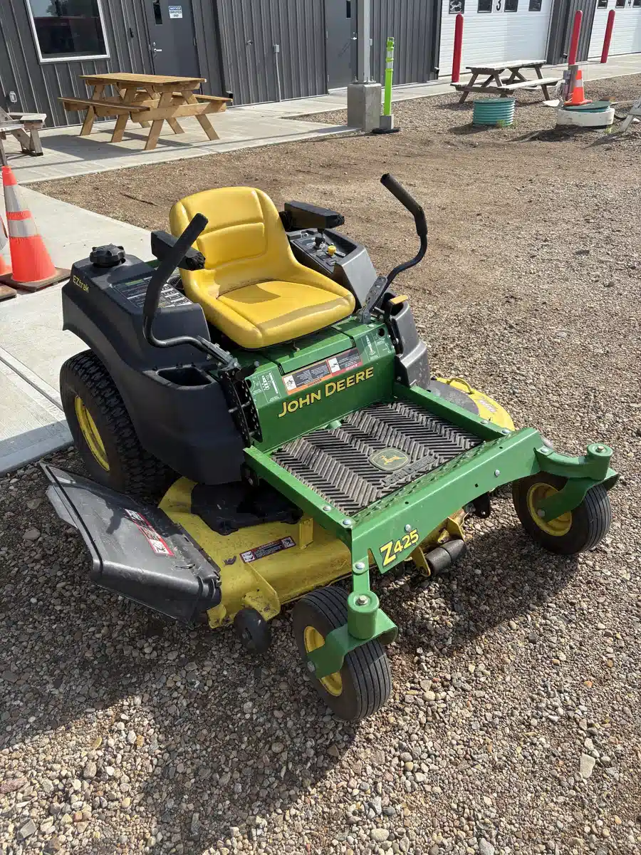 Gallery image 1 for Used 2012 John Deere Z425 Mower - Zero Turn