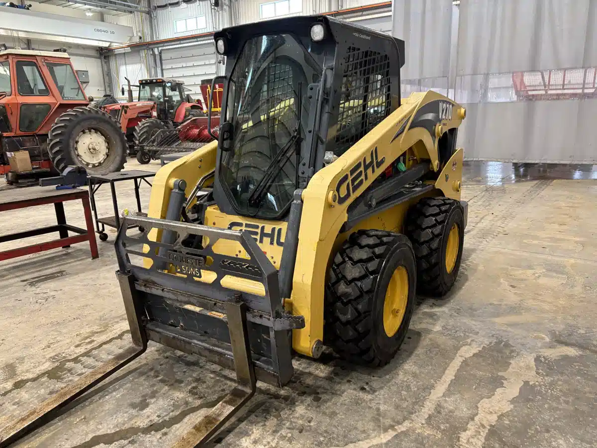 Used 2015 Gehl V270 Skid Steer