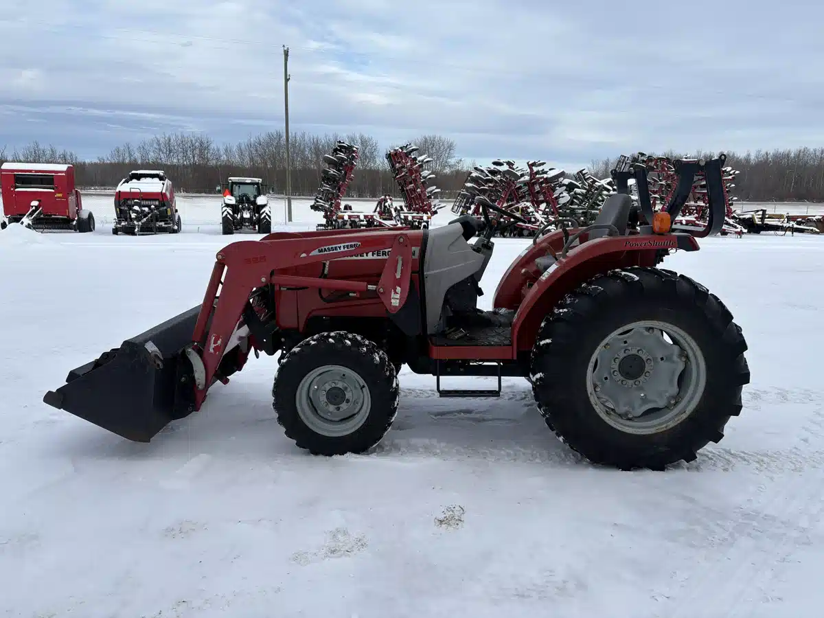 Gallery image 2 for 2007 Massey Ferguson 1540 Tractor