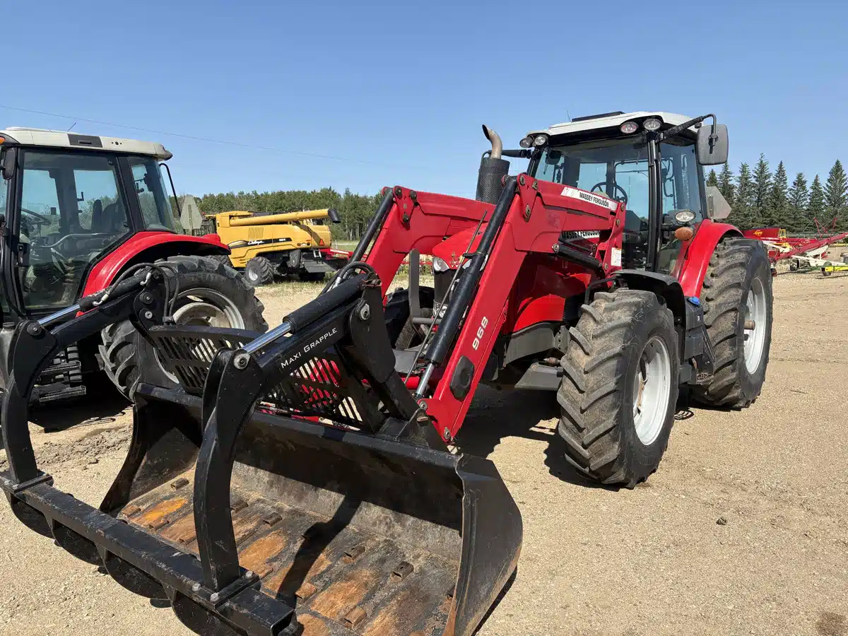 Gallery image 1 for 2013 Massey Ferguson 7618 Tractor
