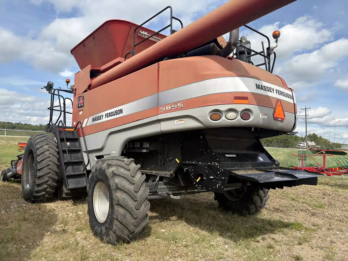 Gallery image 2 for 2007 Massey Ferguson 9895 Combine