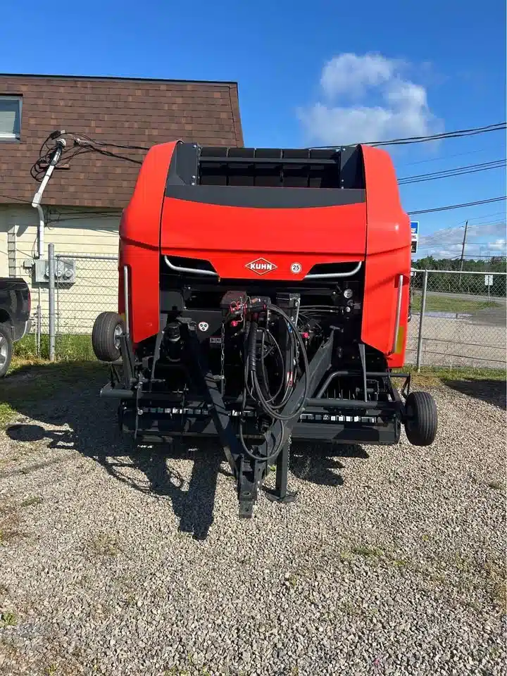 Gallery image 2 for New 2023 Kuhn VB 3160 Round Baler