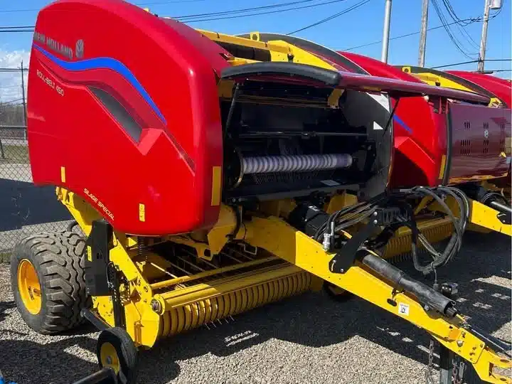 Gallery image 1 for Used 2022 New Holland ROLL-BELT 450 Round Baler