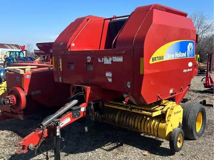 Gallery image 1 for Used 2008 New Holland BR7060 Round Baler