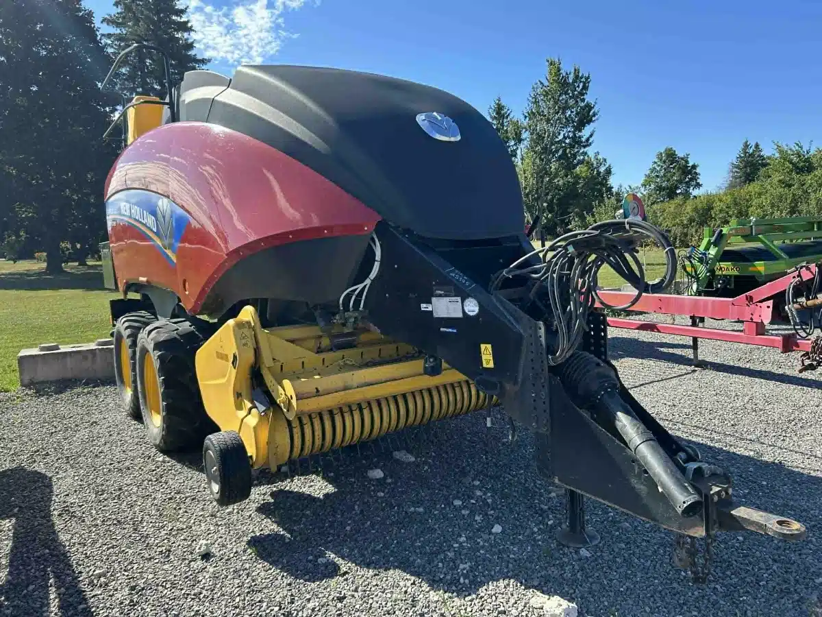 Gallery image 2 for 2012 New Holland BIG BALER 330R Square Baler - Large