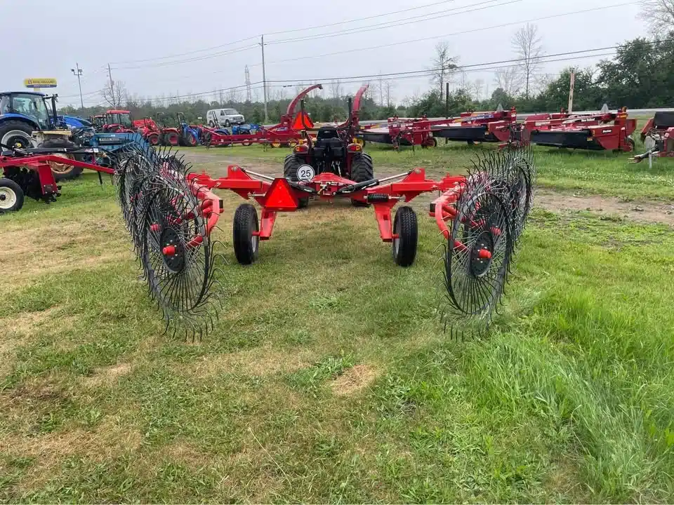 Gallery image 2 for New 2024 Kuhn SR 110 GII Rake