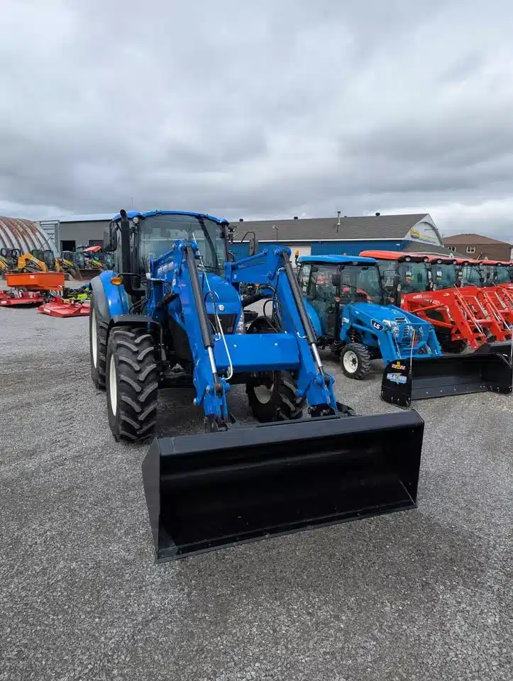 Gallery image 2 for Used 2023 New Holland T5.110 DYNAMIC COMMAND Tractor