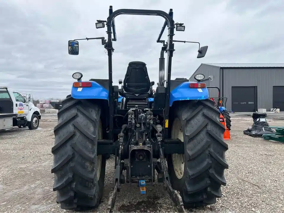 Gallery image 2 for 1997 Ford New Holland 8260 Tractor