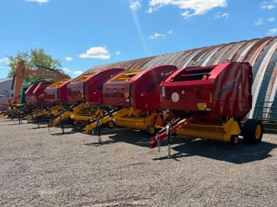 Gallery image 1 for New Holland ROLL-BELT 450 Round Baler