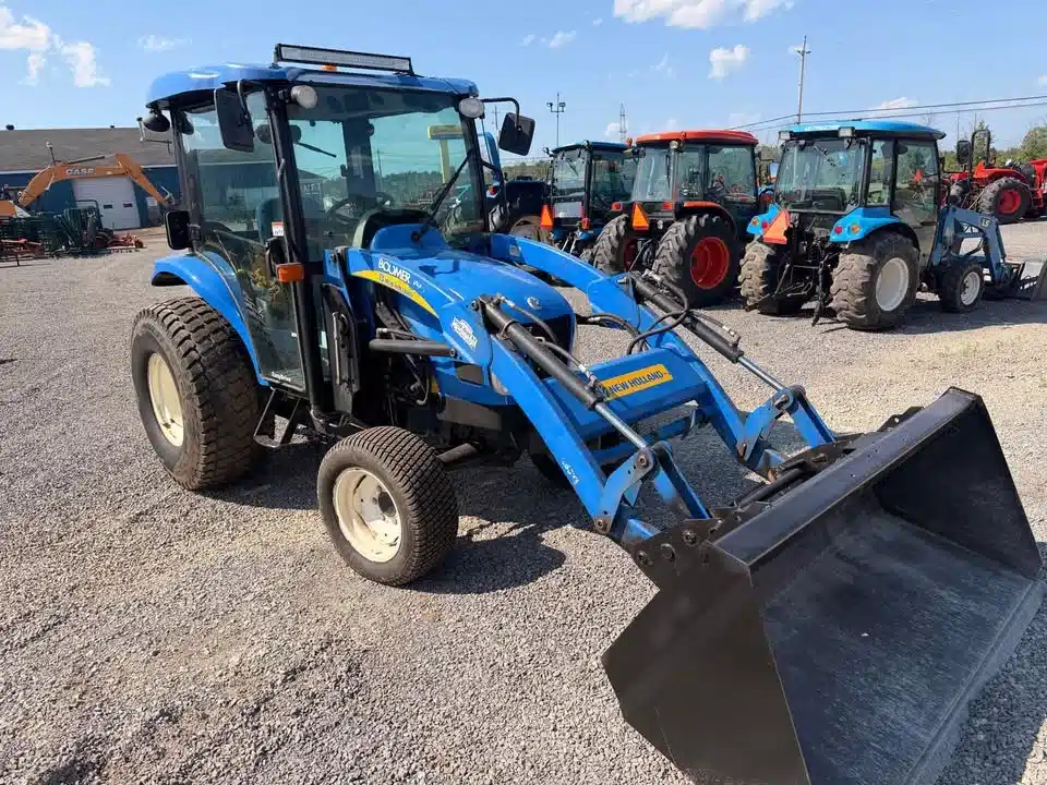 Photo de la Galerie 2 pour 2011 New Holland BOOMER 3045 Tracteur