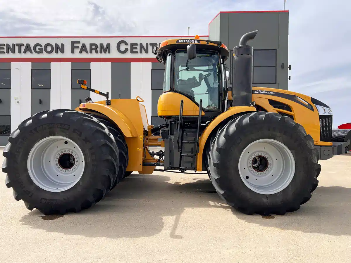 Gallery image 2 for Used 2018 Challenger MT955E Tractor