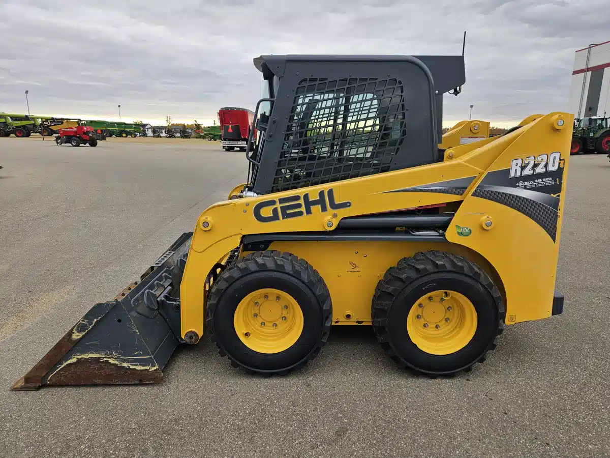 Gallery image 2 for Used 2019 Gehl R220 Skid Steer