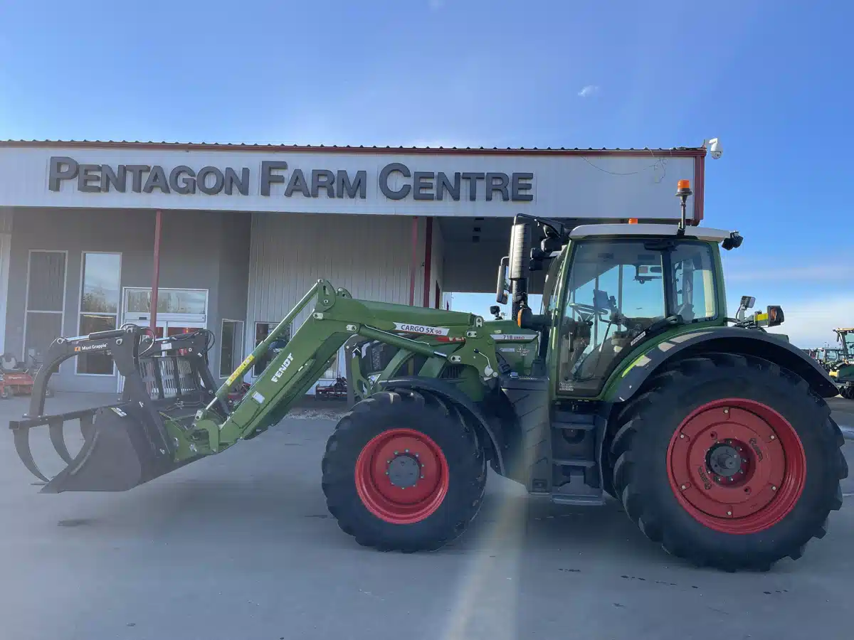 Gallery image 2 for Used 2022 Fendt 718 VARIO Tractor